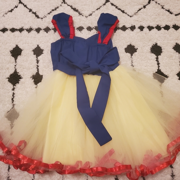 Toddler snow white costume - Picture 2 of 3